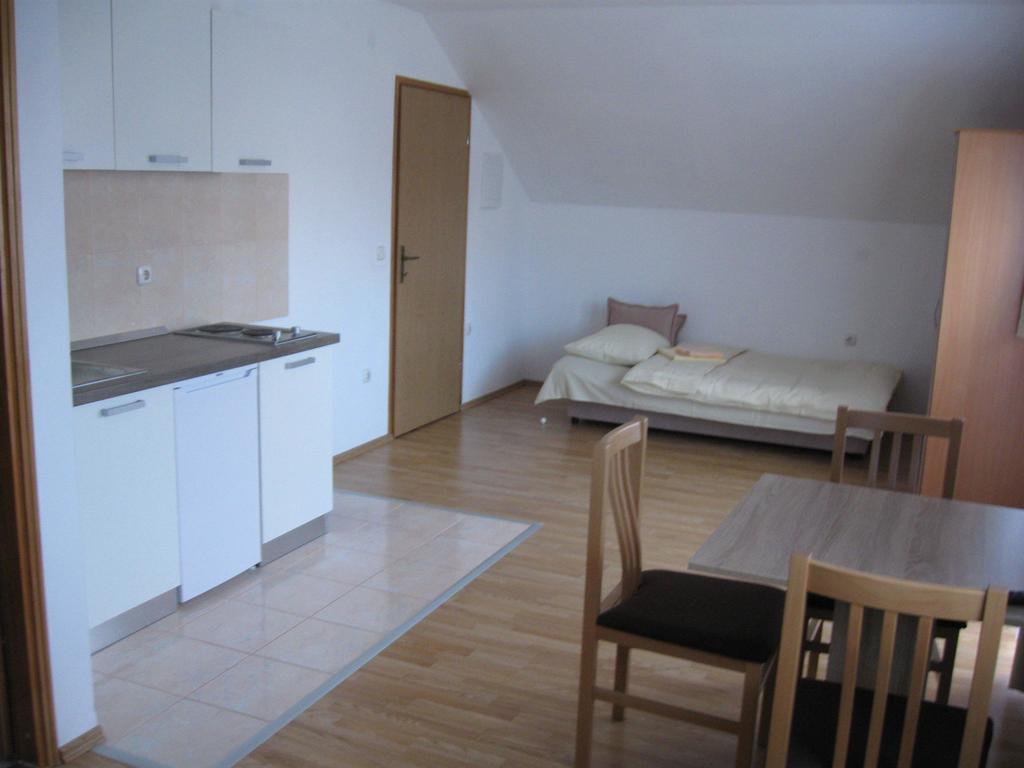Apartments Dale Smoljanac Buitenkant foto