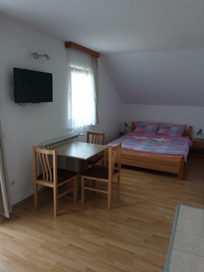 Apartments Dale Smoljanac Buitenkant foto